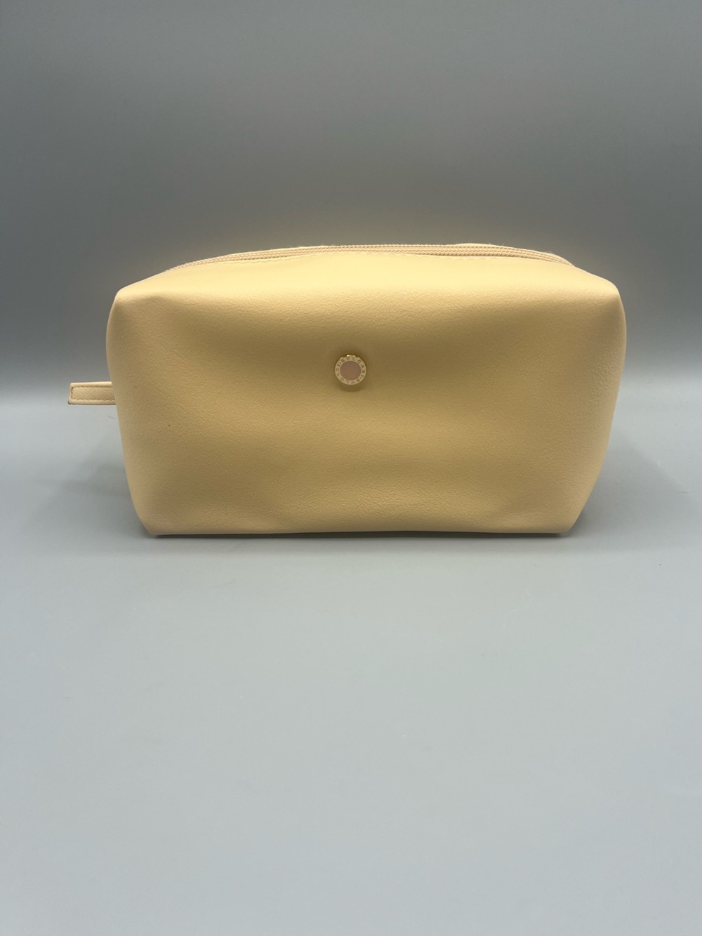 Emirates x BVLGARI Women’s Cream Business Class Amenity Kit Cosmetic Bag